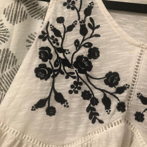 ❗️Sold❗️Taylor & Sage Swing Tank Top - Picture 3 of 3